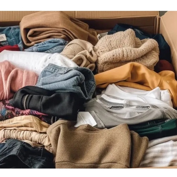 6 pieces WINTER SWEATER WEATHER MYSTERY WOMEN CLOTHING BOX pcs - Picture 9 of 14